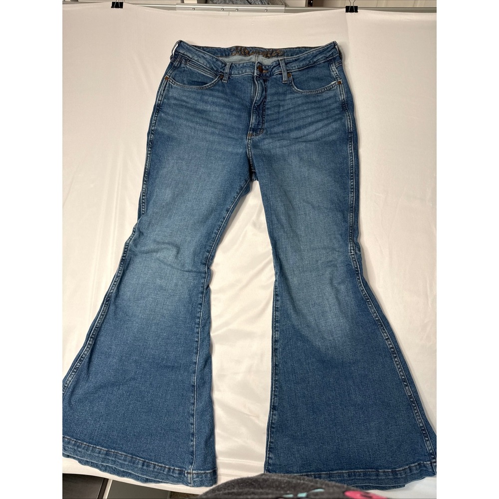 Wrangler Women's 33x32 Extreme Flare Bell Bottom Jeans Y2K Western Hippie Hemp